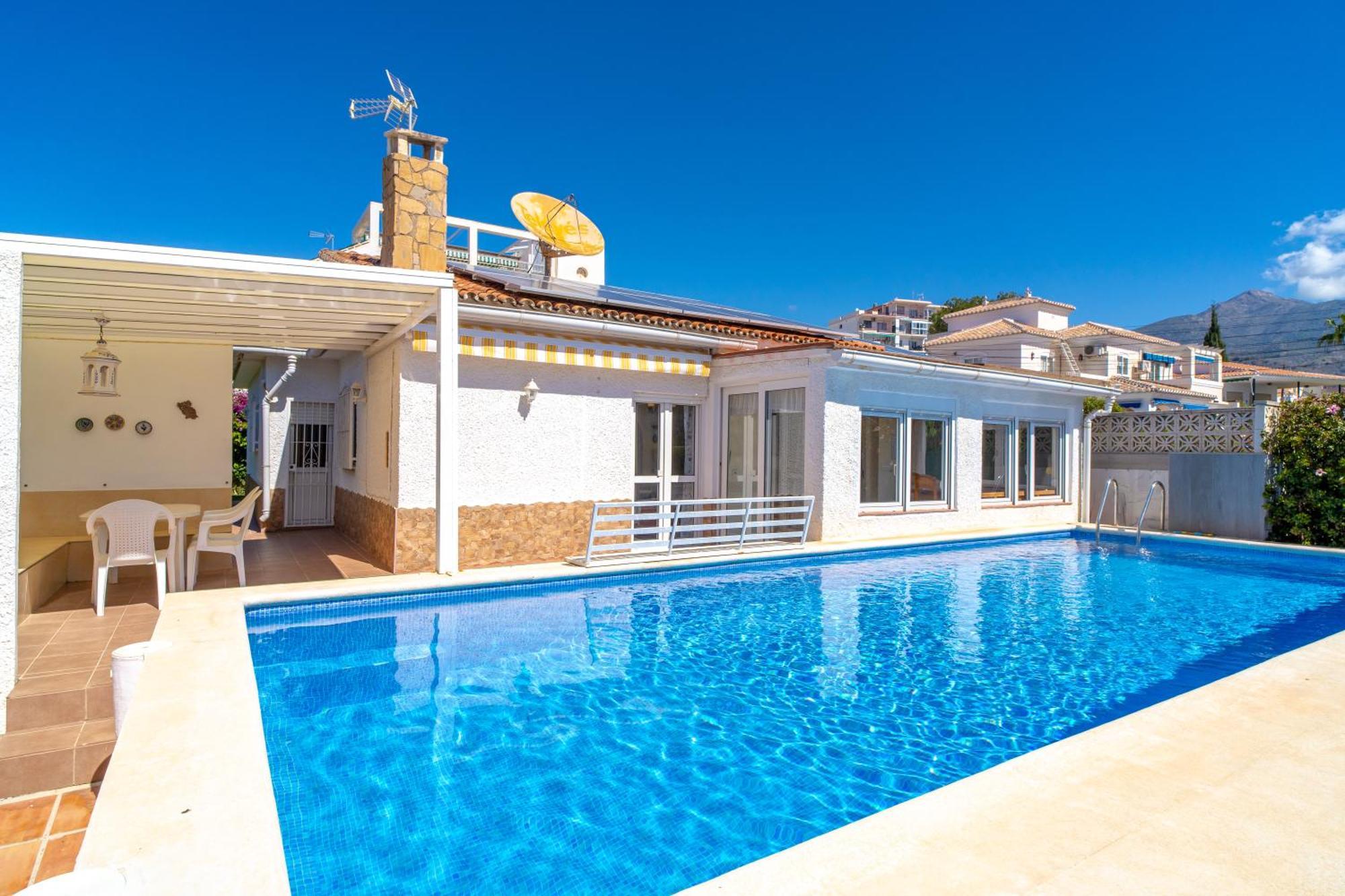 Villa Sevilla Casasol 네르하 외부 사진